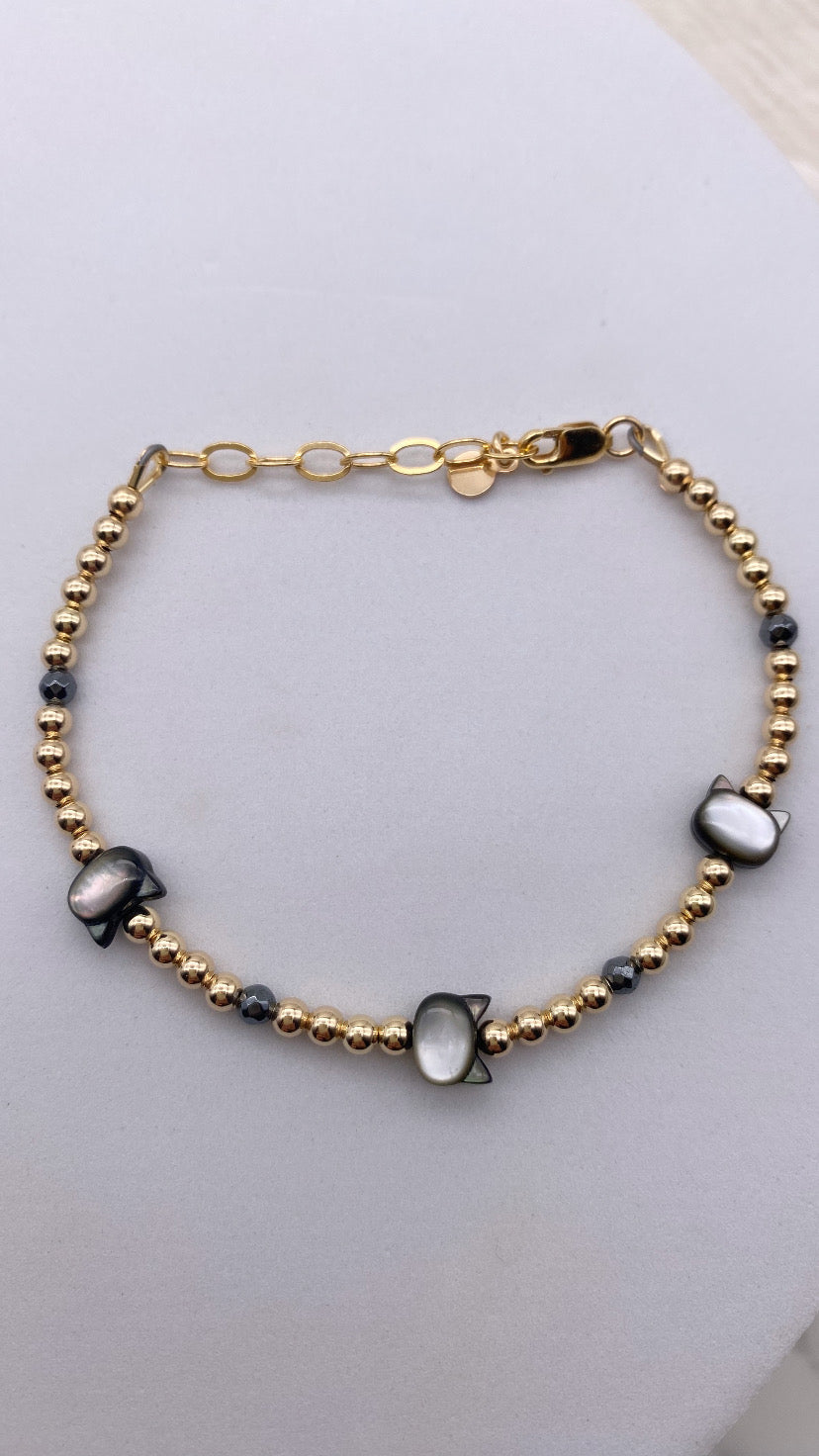 Kitty Mother of Pearl beaded bracelet