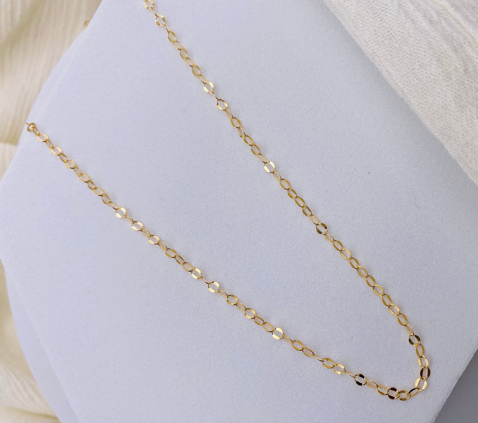 Oval Flat Shiny Necklace